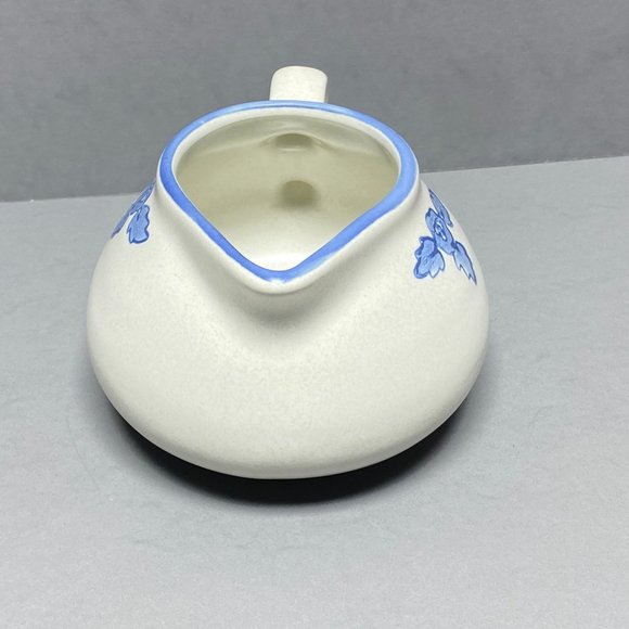 Vintage Pfaltzgraff Yorktowne Gravy Sauce Boat and Underplate Drip Tray Plate - Picture 5 of 11